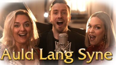 Peter Hollens & Guests – Auld Lang Syne Lyrics