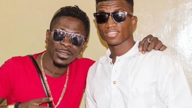 Video Shatta Wale collapses On Stage Because Of Kofi Kinaata’s Bars; (#madeintaadi19)