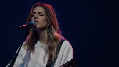 Hillsong Worship – What A Beautiful Name